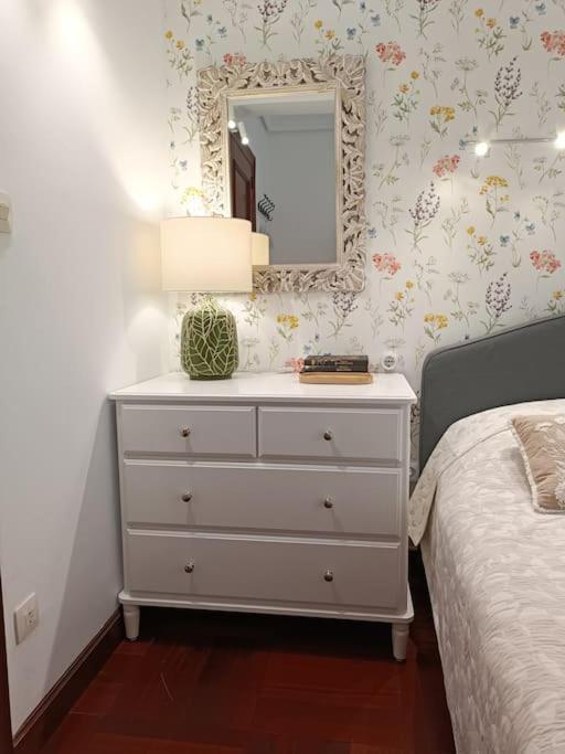 Centro. Bahia. Estaciones. Apartamento Santander